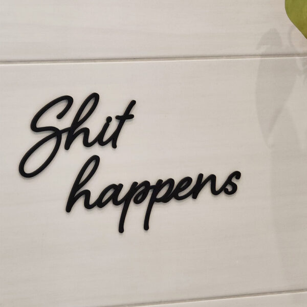 Schriftzug Shit happens – Nachhaltig aus PLA im 3D-Druck gefertigt – Bild 4